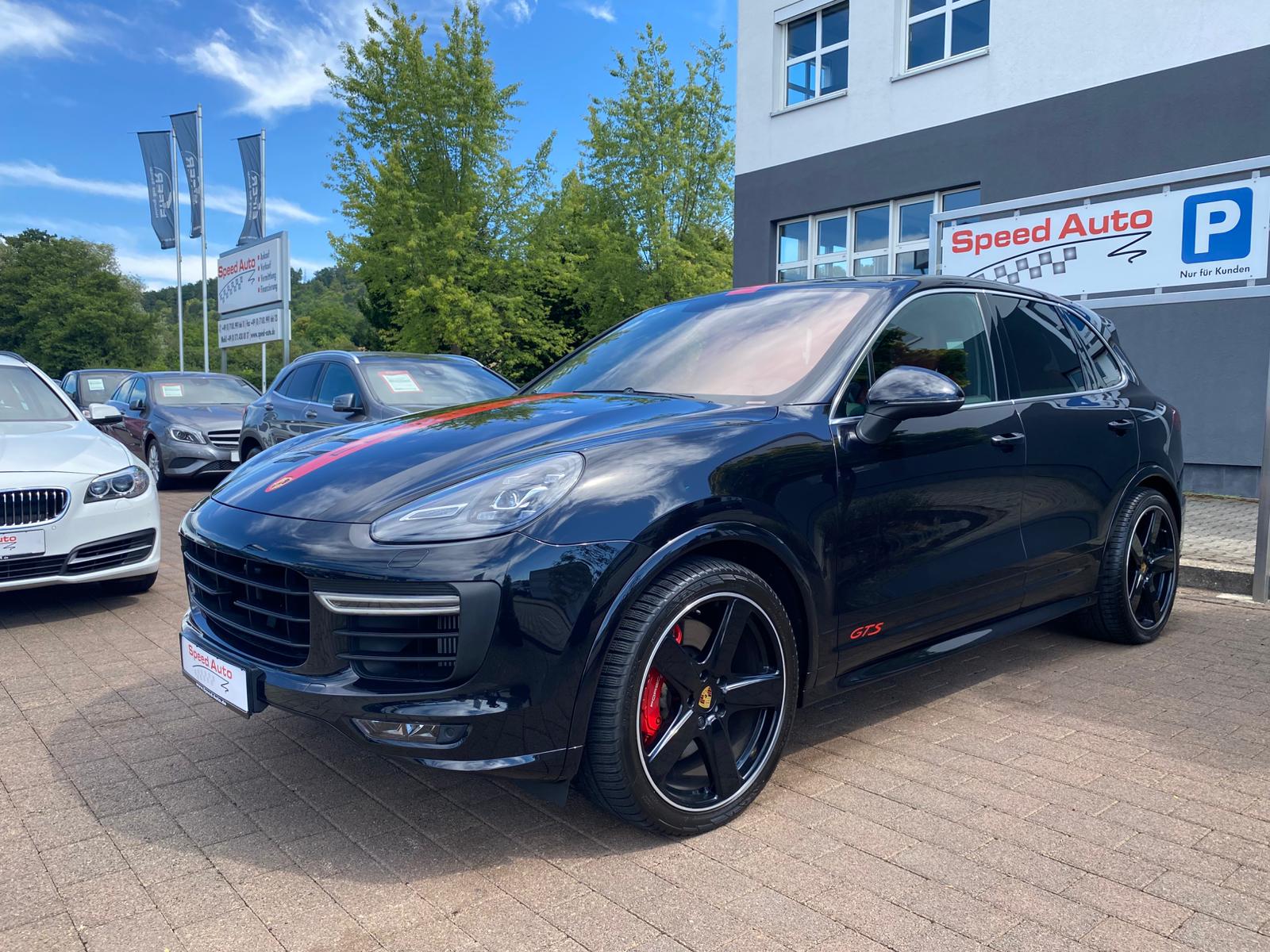 Porsche Cayenne GTS und weitere Fahrzeuge bei Speed Auto