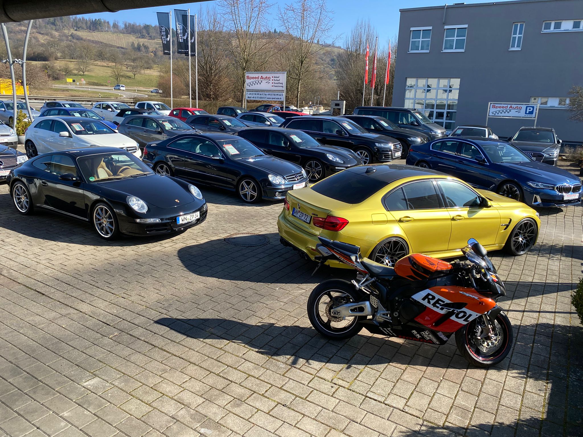 Fahrzeugbestand inklusive Motorrad bei Speed Auto